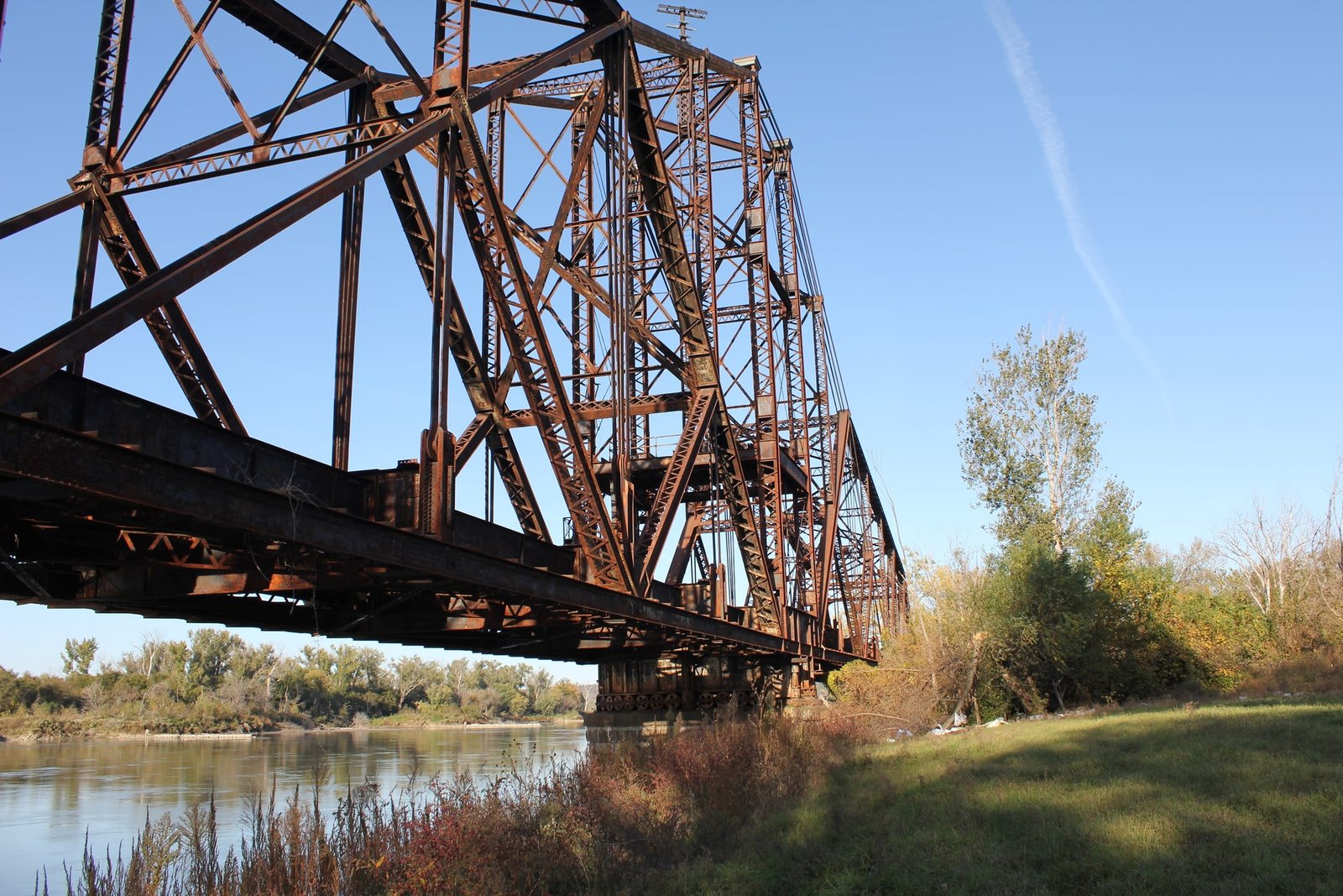 Looking west along Iowa swing span (span #2)